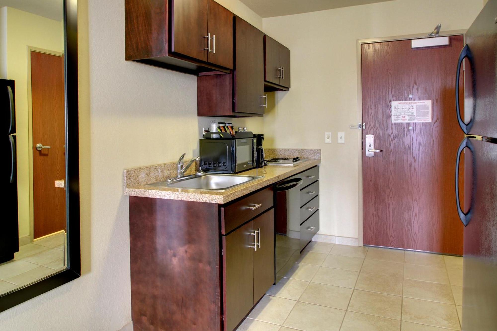 Cobblestone Hotel & Suites - Beulah Zimmer foto